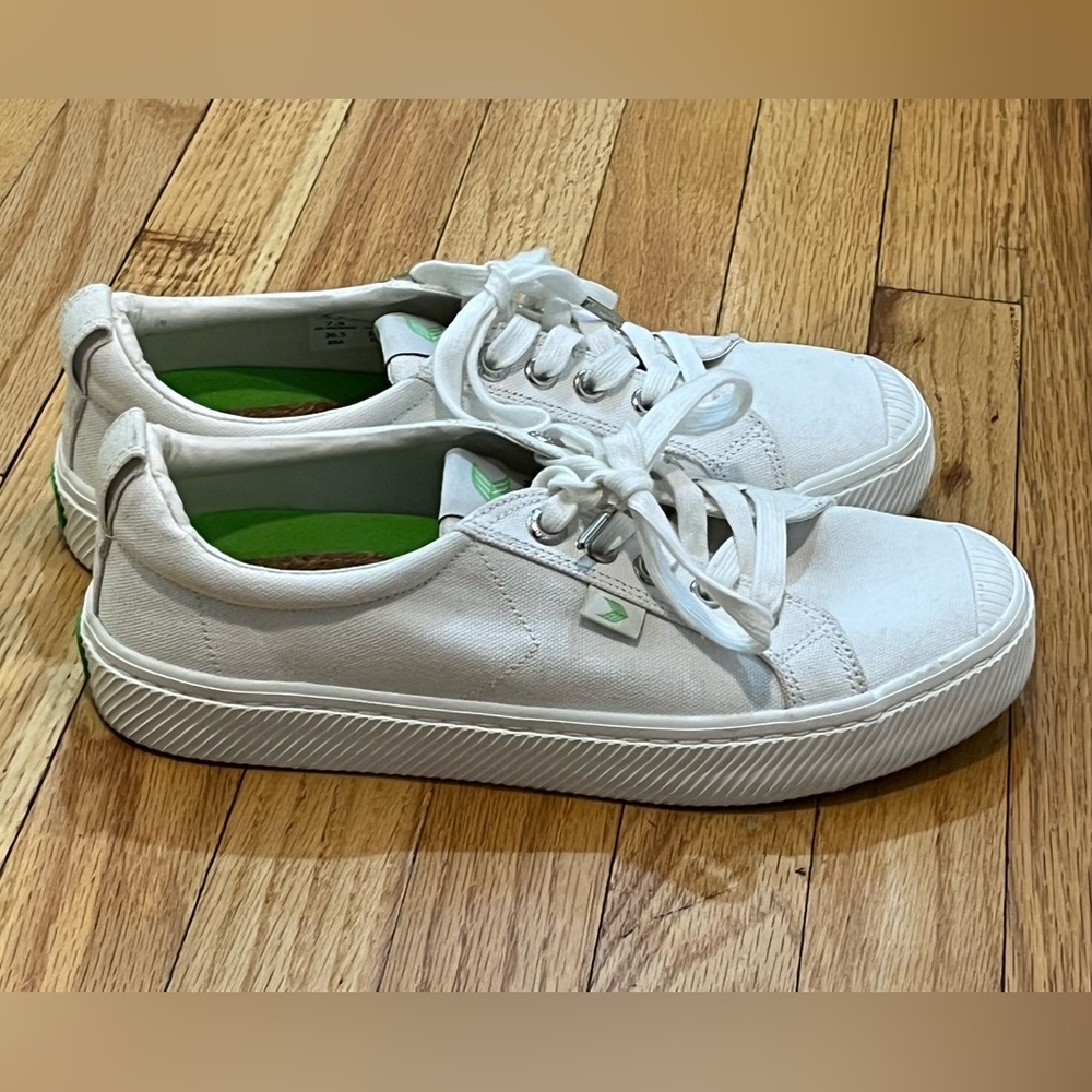 OCA Low White Cariuma Sneakers